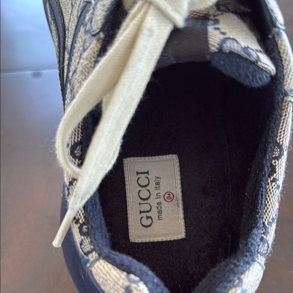 Gucci Black and Cream Sneakers Modern Design - Picture 5 of 10